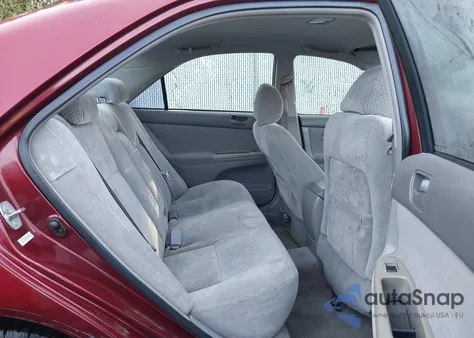 2004 Toyota Camry Le/Xle/Se z USA, uszkodzony, nr VIN 4T1BF32K14U070995